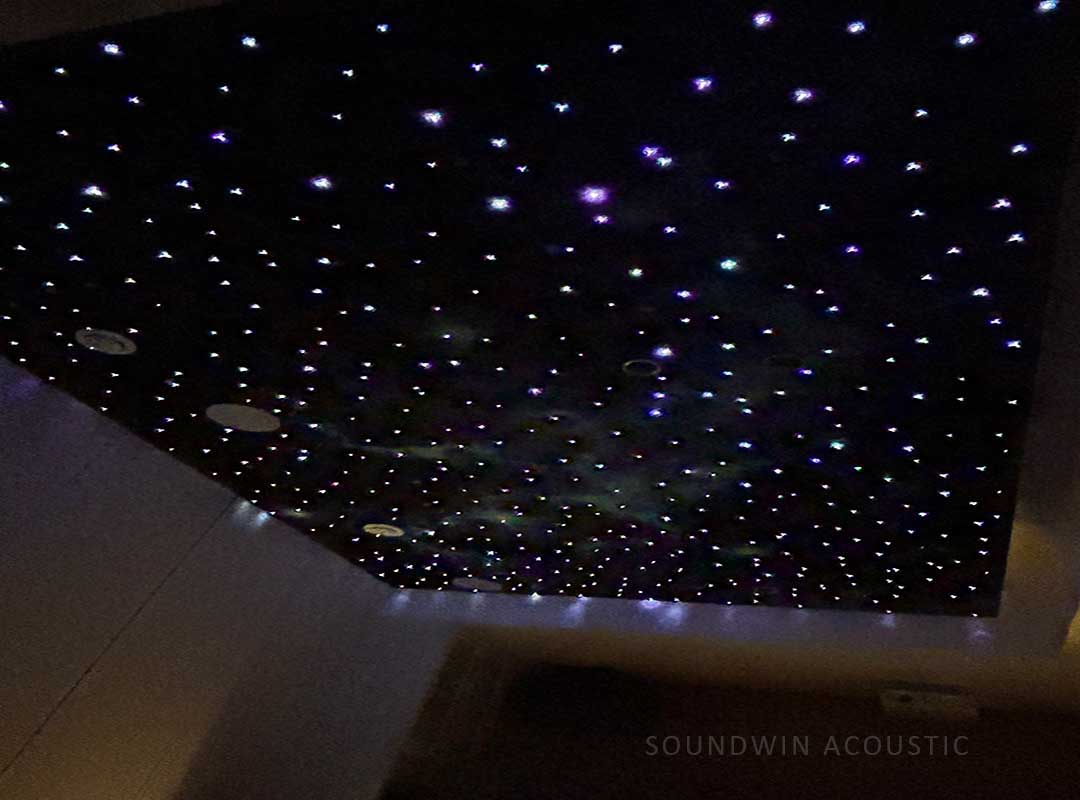Home Theater dengan desain & jelas yang sederhana